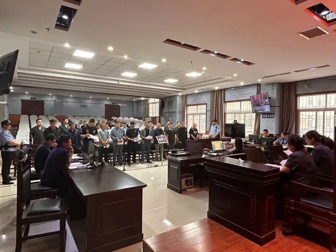 千阳法院公开开庭审理十一名被告人涉嫌生产,销售假冒伪劣产品罪一案