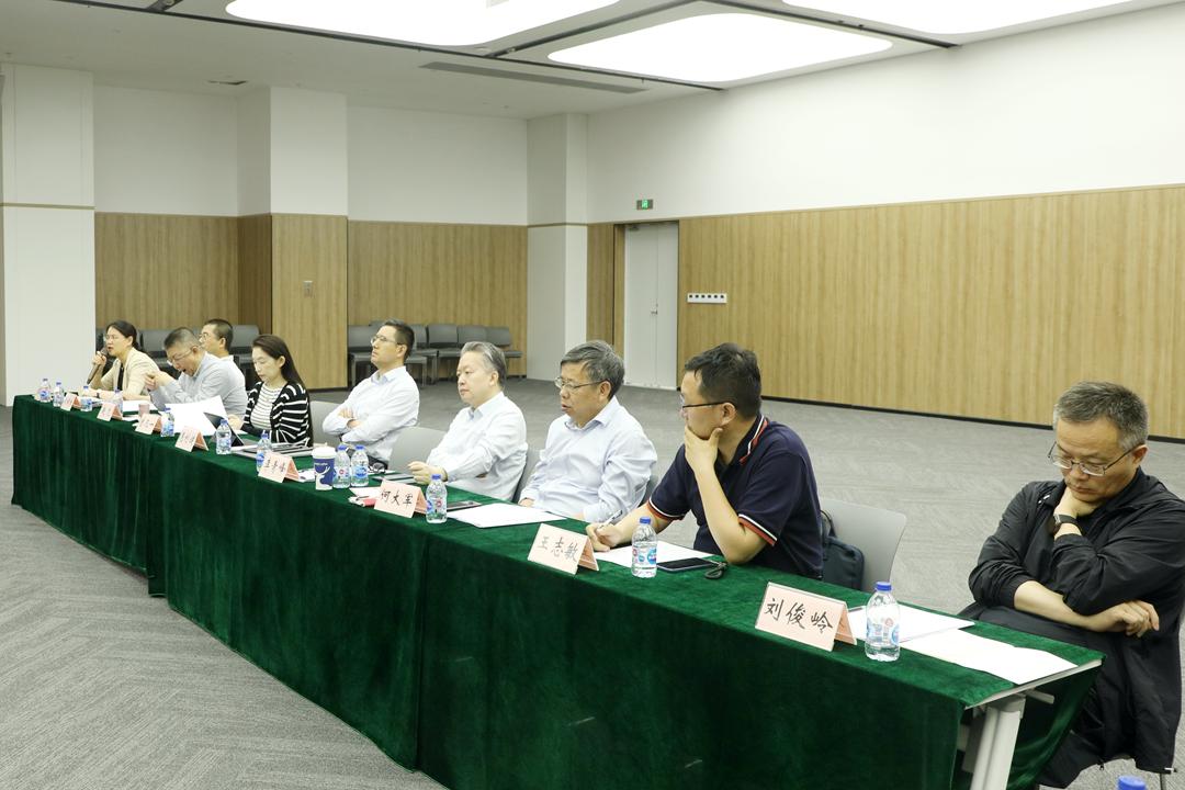 医学院分委员会主委钱菊英,社上海交通大学医学院委员会主委李青峰,社