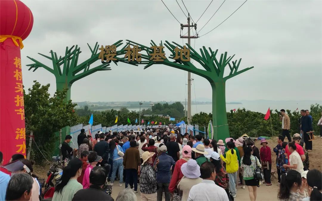 峡山湖畔,是由潍坊市台港澳办牵头引入,峡山区与台湾阳光曼波农业旅游