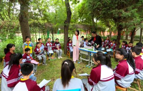 “马莲渠中心学校山村学校广播站”开播暨“微 心愿”物资捐赠仪式