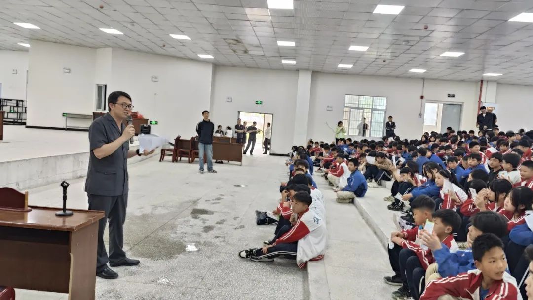 【社会治安重点工作专项行动】法治进校园 护航助成长——铜仁中院与