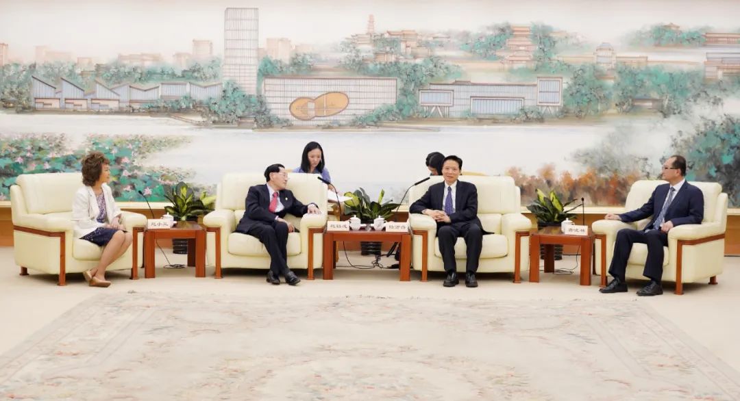 区委书记陆方舟会见福茂集团董事长赵锡成一行