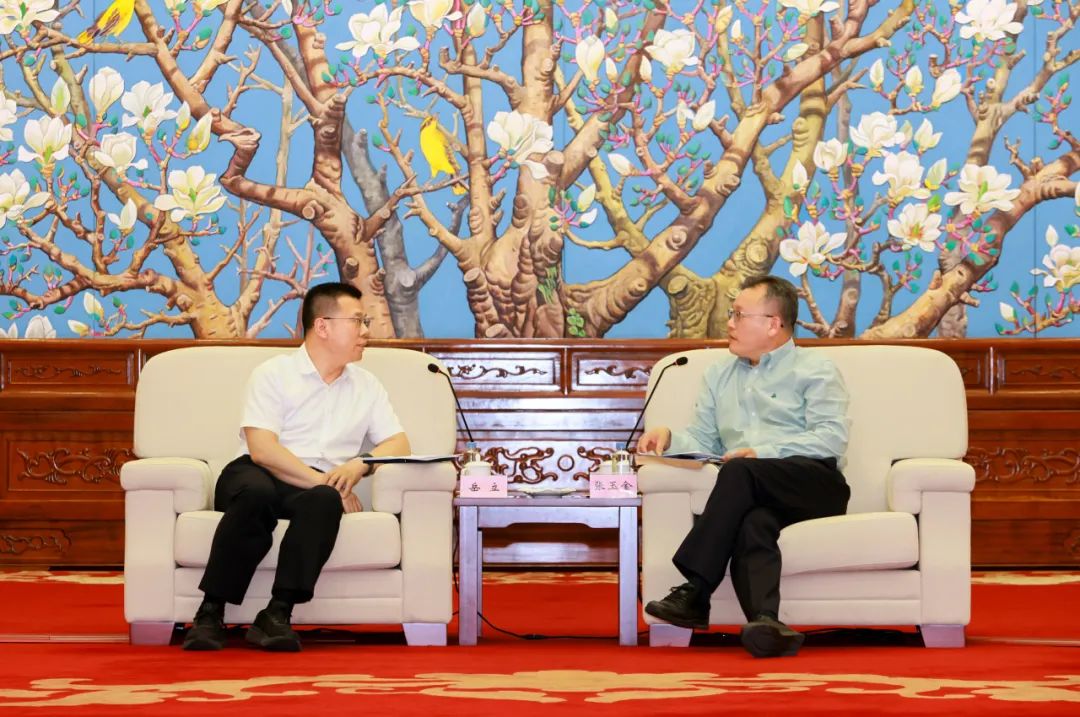 张玉金会见岳立