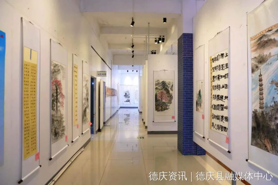 "康州八景"书画作品展在德庆县青少年宫展出