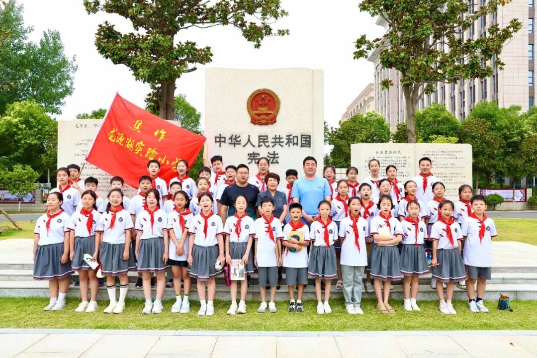 和谐,友爱的家庭环境,焦作中院家事审判庭邀请焦作龙源湖实验小学走进