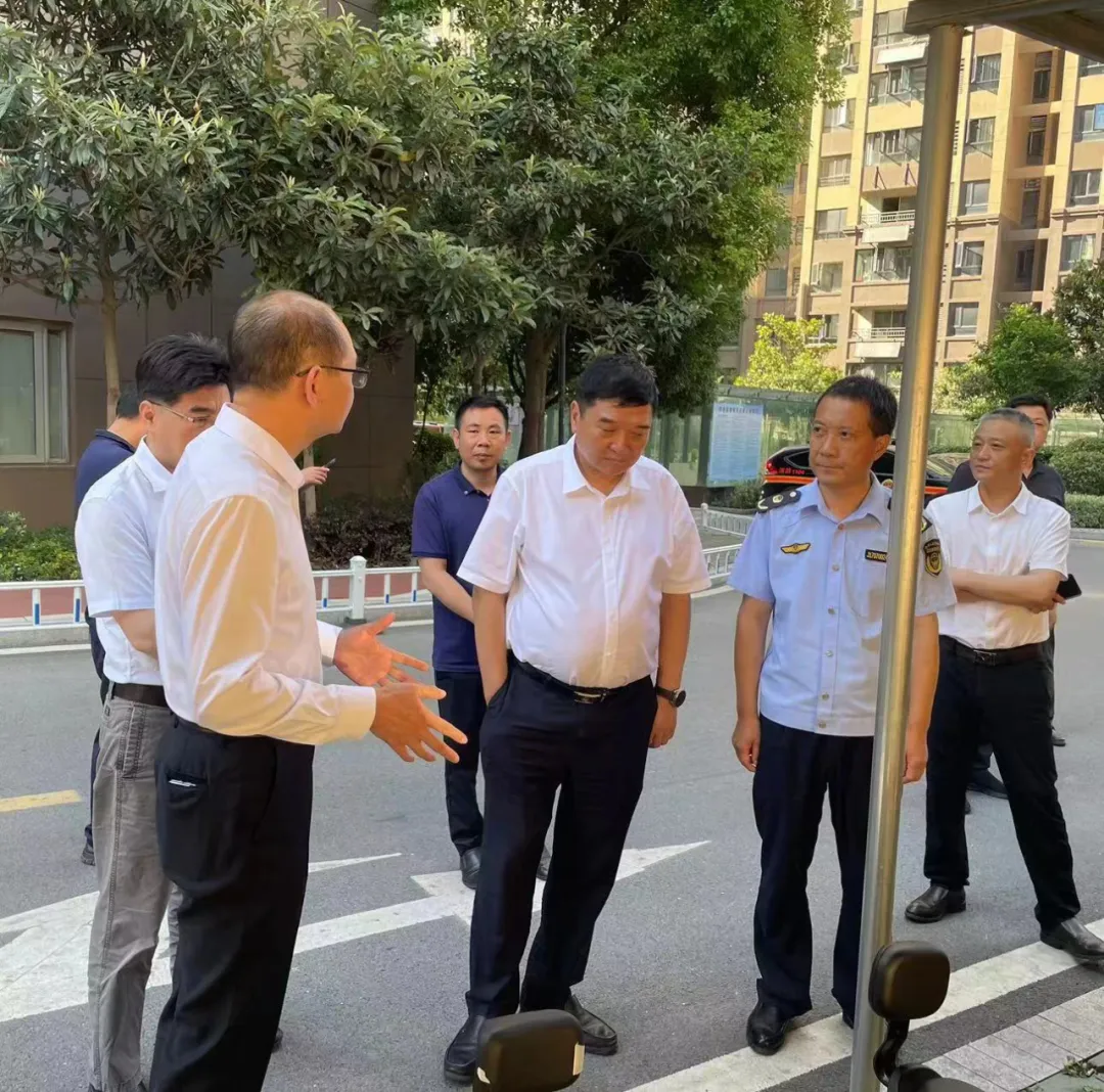 周俊杰带队检查安全生产工作