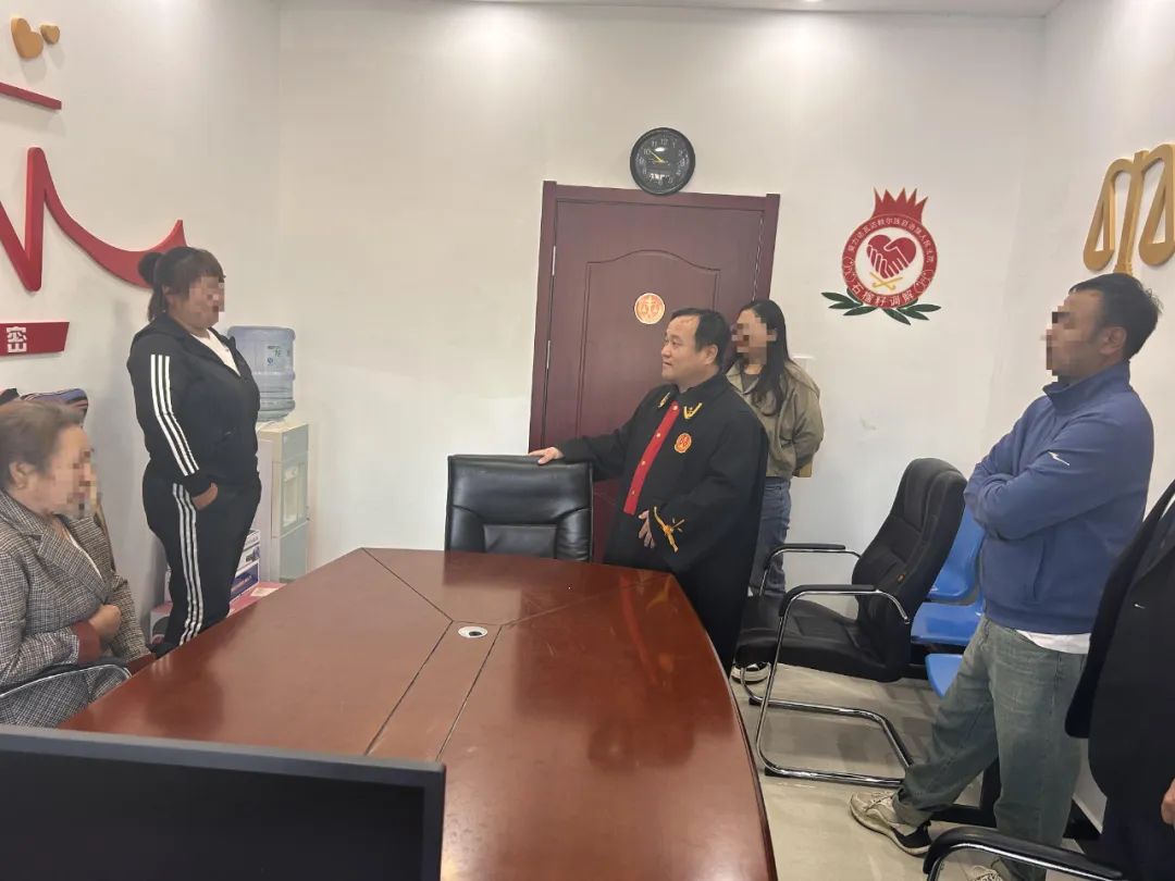 近日,莫旗人民法院塔温敖宝人民法庭受理了原告刘某某诉被告张某某