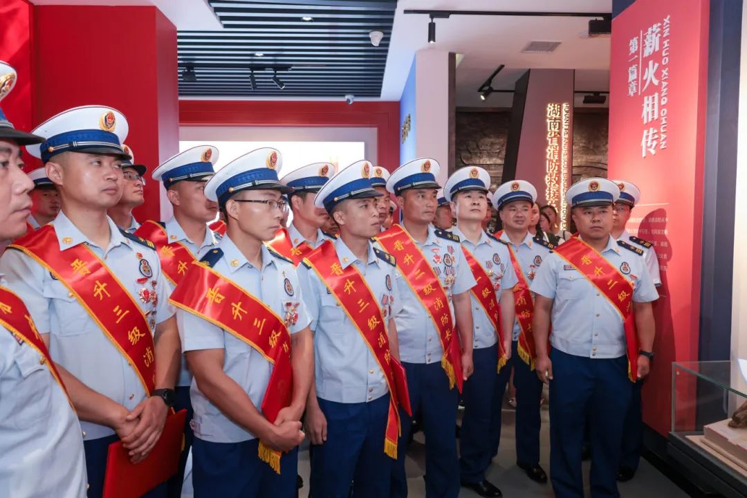 湖南消防隆重举行高级消防员晋升消防救援衔仪式