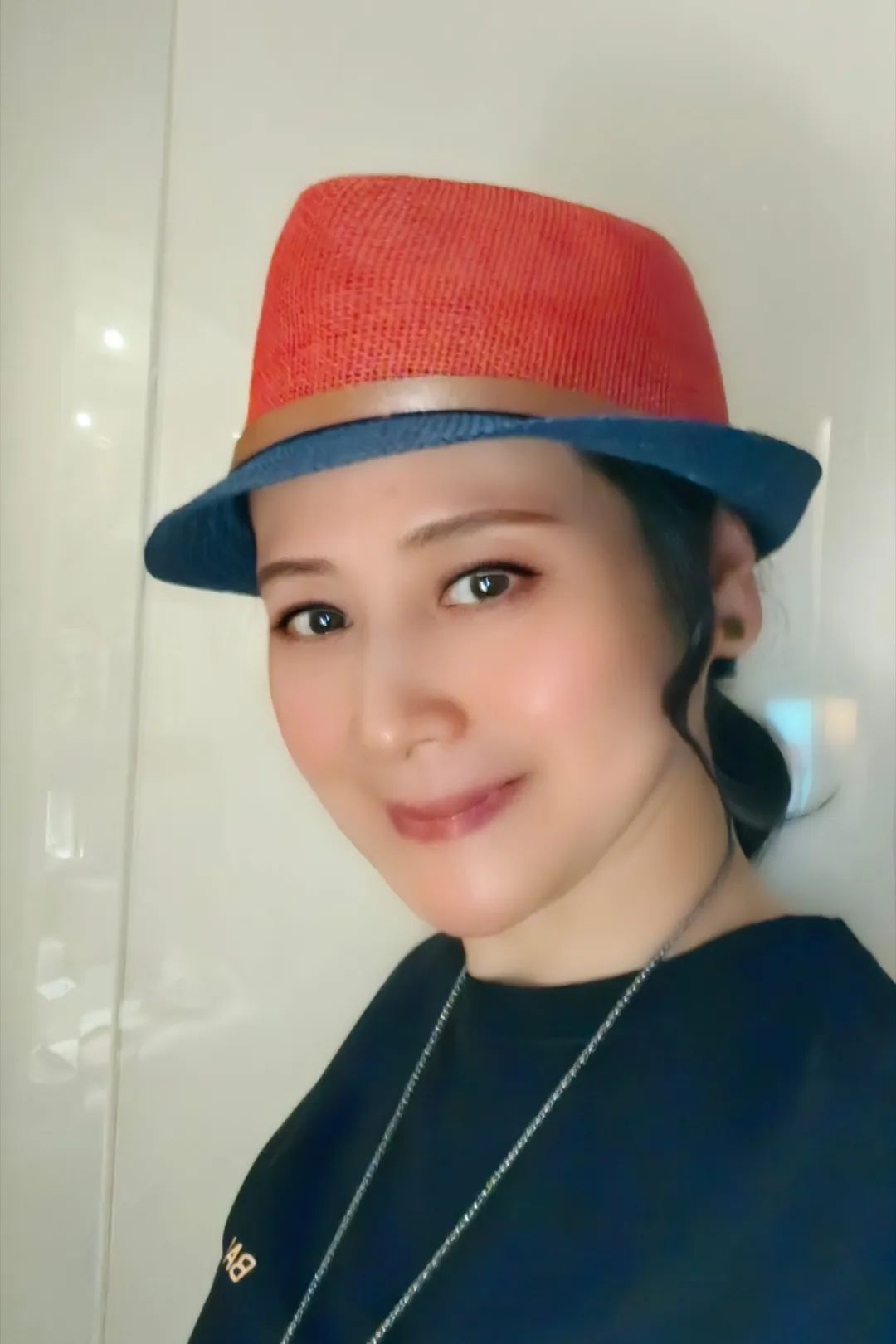 杭晨上海爷叔乐队,由吉他手卜徐忠,歌手李斌组成.