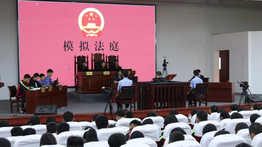 卢龙县法院护"未"法治宣传将"模拟法庭"开进校园