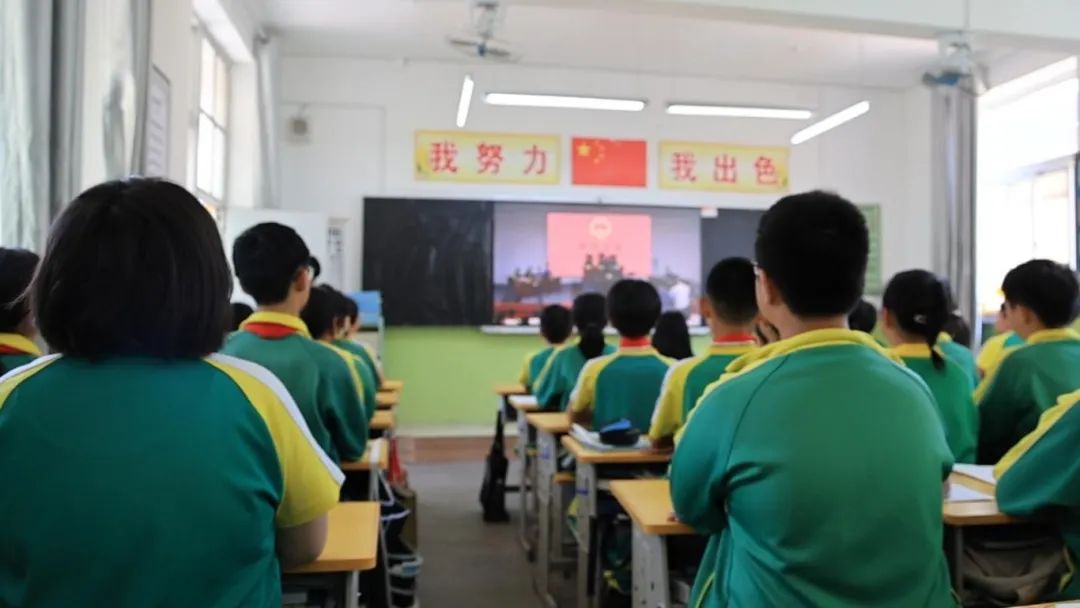 卢龙县法院护"未"法治宣传将"模拟法庭"开进校园