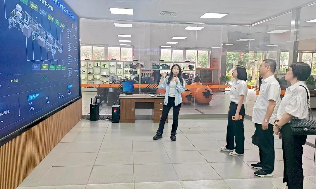 市溪尾中心小学法治副校长郑宝龙走进溪尾中心小学开展"走进留守儿童