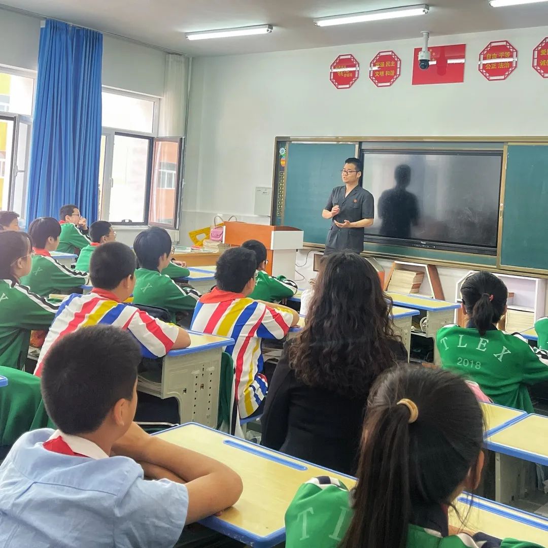 法治护航 相伴成长——通辽铁路运输法院开展法治进校园宣传教育活动