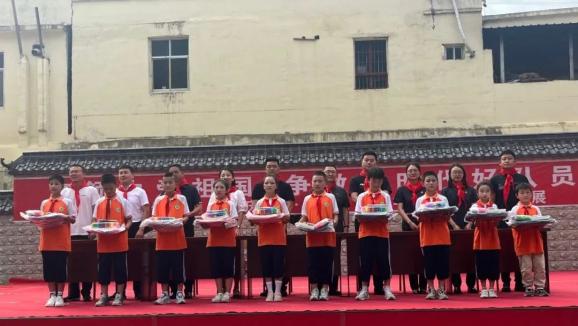 徽县法院开展"六一走近留守儿童,流动儿童"法治宣传教育活动