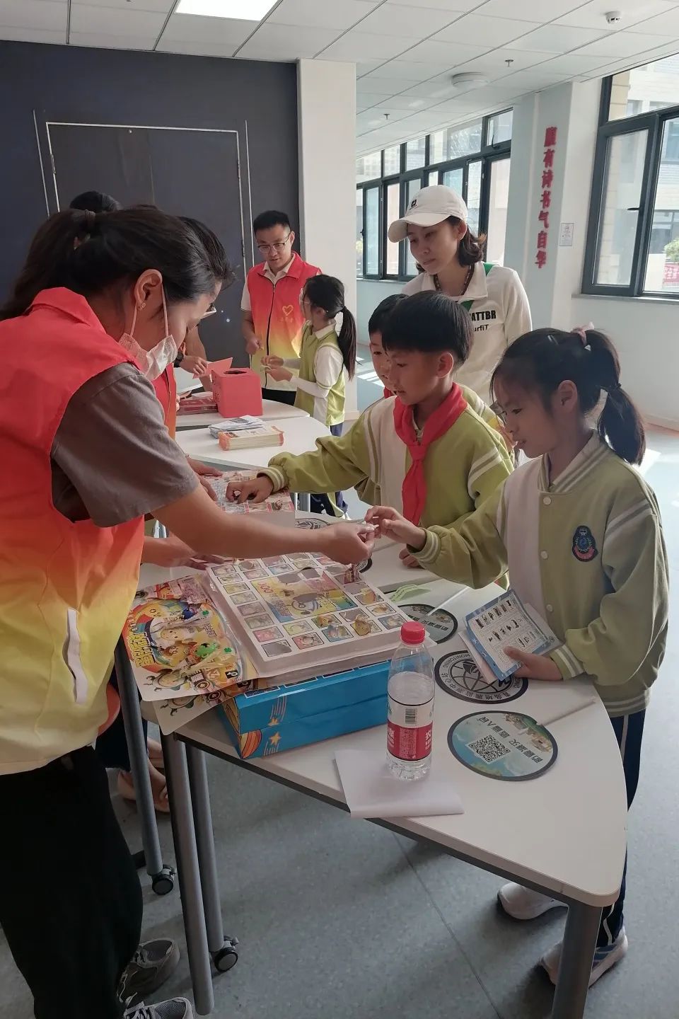 息——青岛市科普专家库专家及团队助力澳门路小学"庆六一"科创嘉年