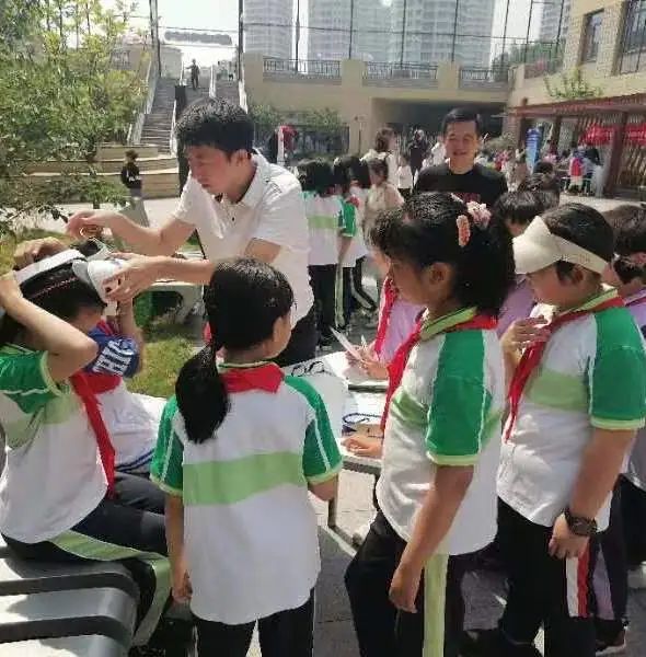 息——青岛市科普专家库专家及团队助力澳门路小学"庆六一"科创嘉年