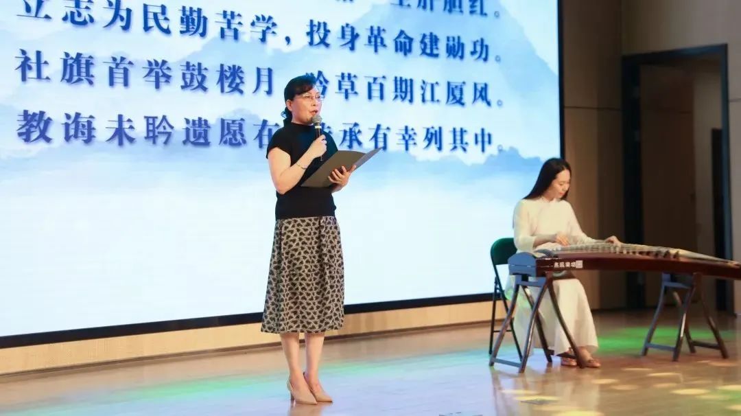 宁波诗社社长毛燕萍携诗社成员作纪念诗文吟诵,缅怀昔日老社长,字字