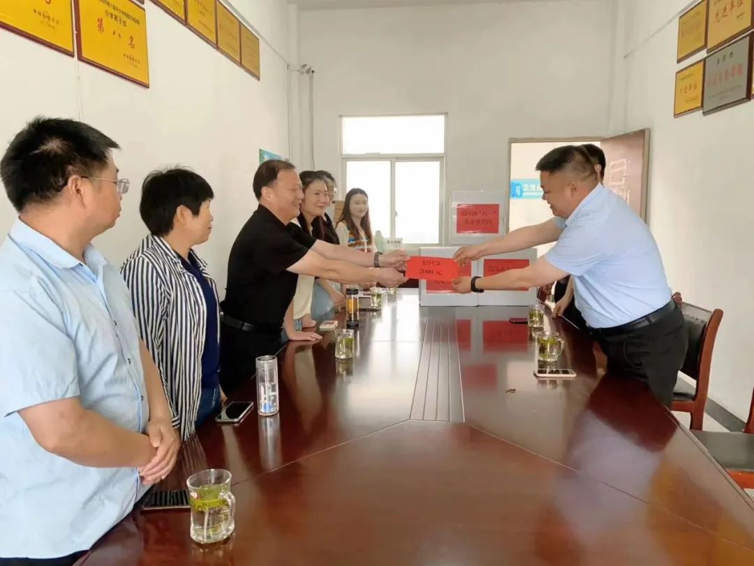 书载梦想 桐城市范岗镇举行"六·一"慰问暨图书捐赠仪式