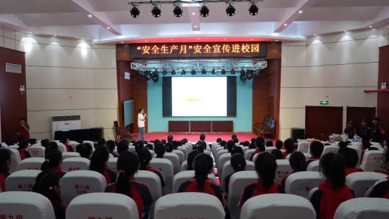 县教体局走进磁县第三实验学校,举办了一场别开生面的防溺水宣传活动