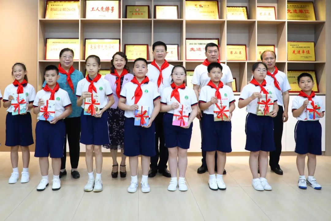 来宾市领导开展"六一"儿童节慰问活动