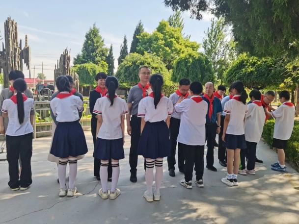 望都县四大班子领导开展"六一"儿童节慰问活动