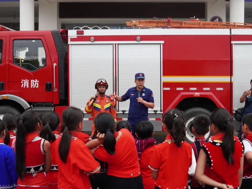 临沧市沧源县消防救援大队以国门消防站开放日为契机,邀请县国门小学