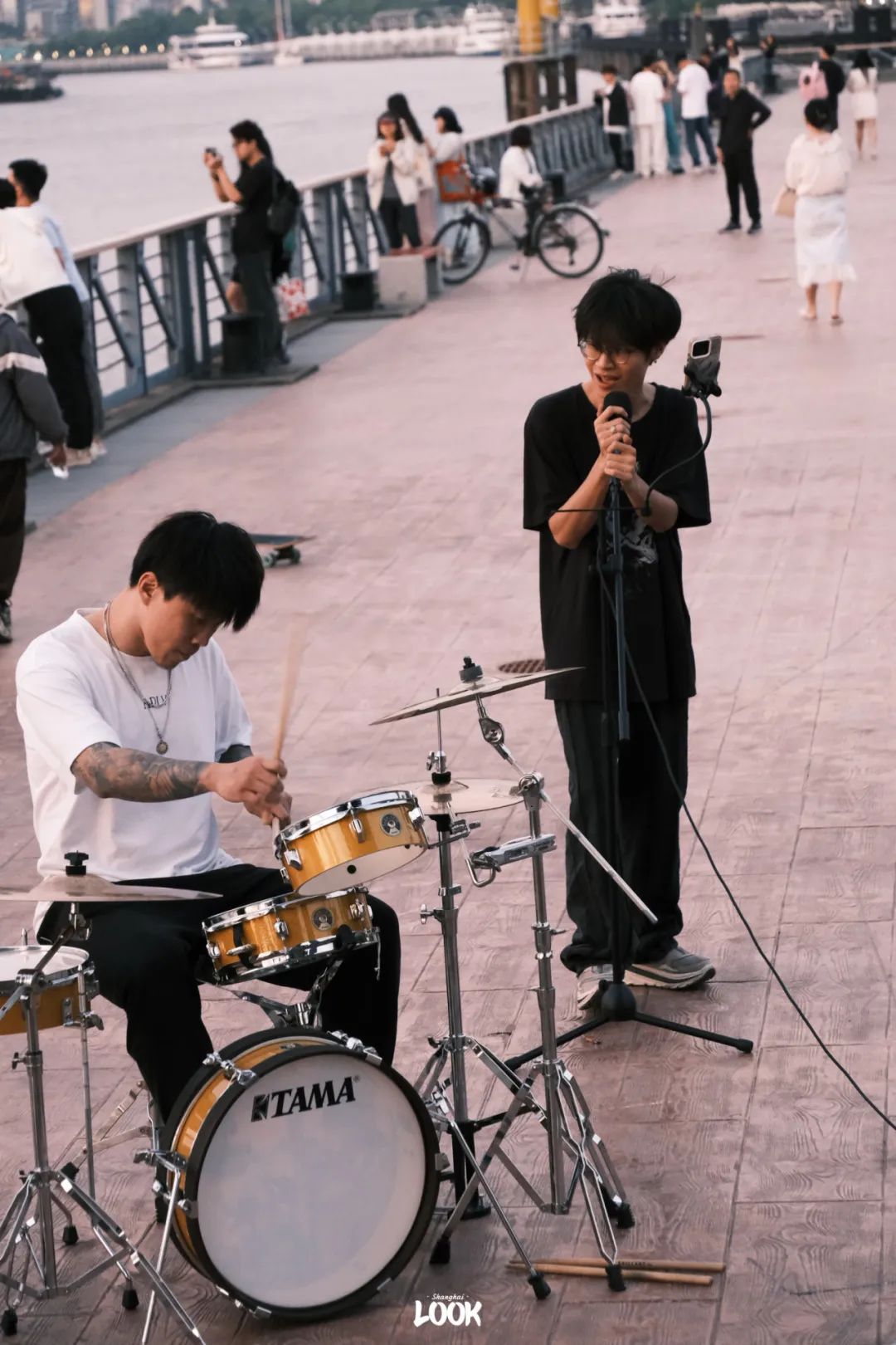 在老韩的张罗下,上海街头路演群聊逐渐壮大起来.
