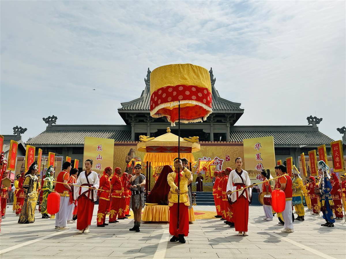 甲辰年炎帝文化庙会开幕,"神农集市"展销40余种随州"好风物"