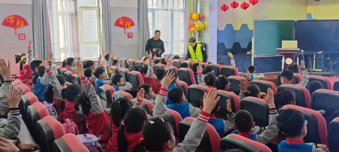 "六一"特辑丨守护童心成长,延边交警与你"童"行