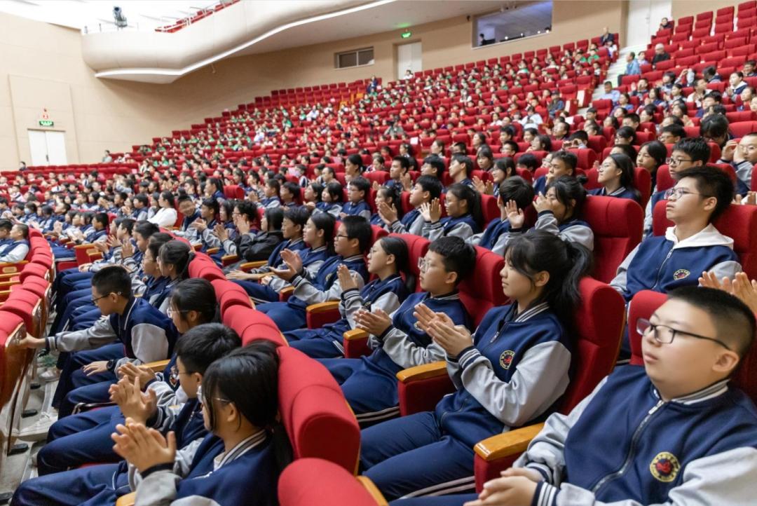 活动主讲人 张丹丹 著名芭蕾舞艺术家,哈尔滨芭蕾舞团团长兼艺术