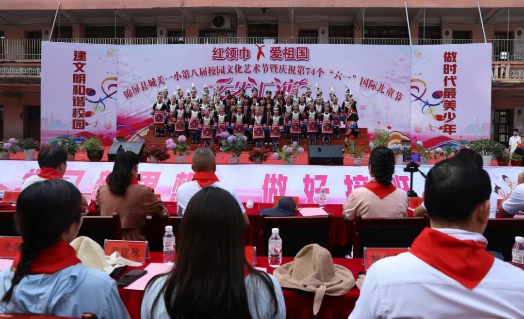 施秉县从江县丙妹镇,下江镇等学校举办书画展活动,迎接"六一"儿童节的