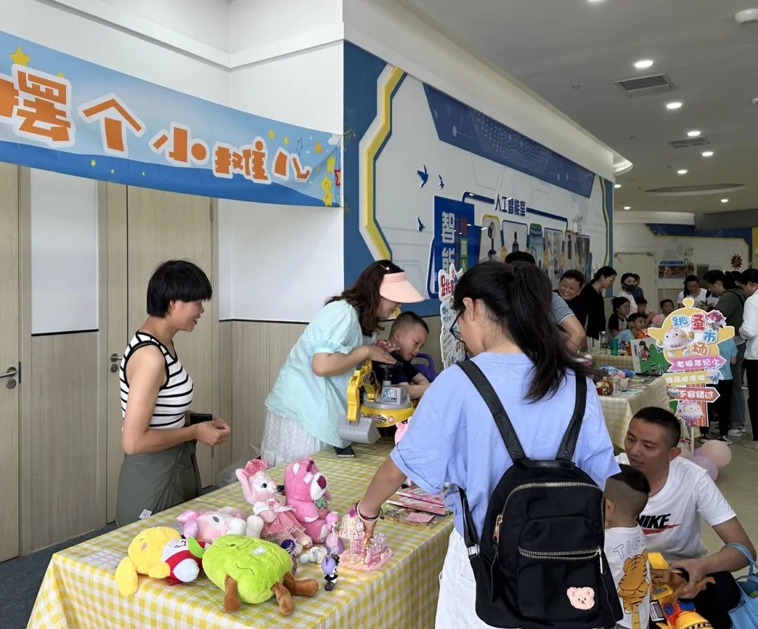 儿童友好 共创未来:庆"六一"爱心义卖活动