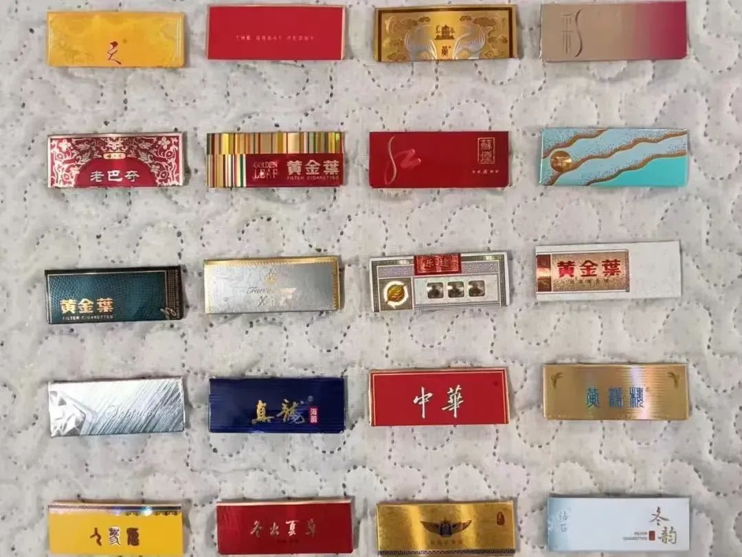 玩家通过进行卡片收集,博弈交换和出售等操作来提升自己的等级和能力