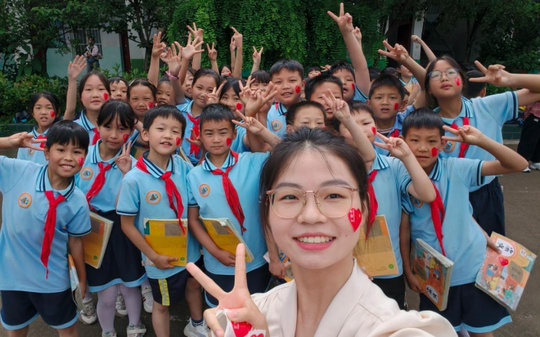 现服务于广西罗城怀群中学——第25届研究生支教团 张颖一年的支教在