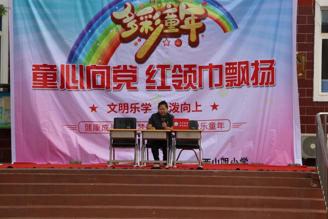 5月31日,承德县法院少年审判庭法官助理来到西山咀小学开展法治宣传.