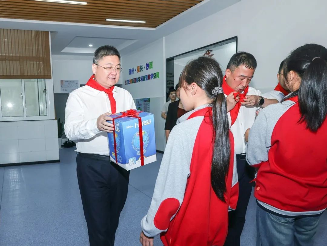 区委书记赵如浪先后来到城南实验学校,第三幼儿园富力园区,月河小学