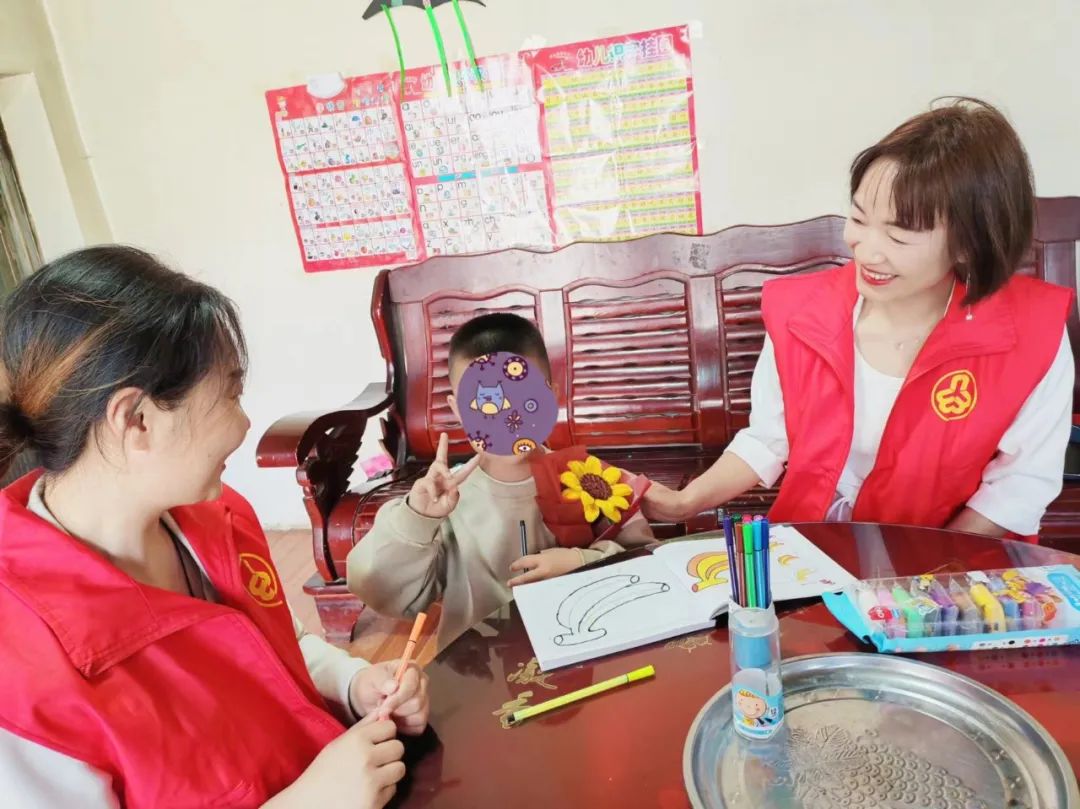 爱心妈妈 情暖童心