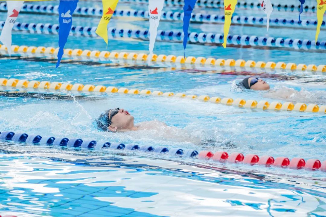 清 凉  夏,泳 池 争 霸!