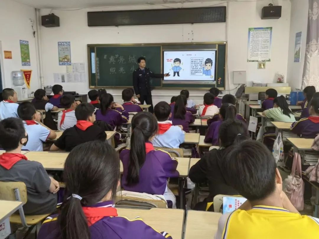 护航成长之路"红庙子司法所来到红庙子中心小学新宾满族自治县司法局