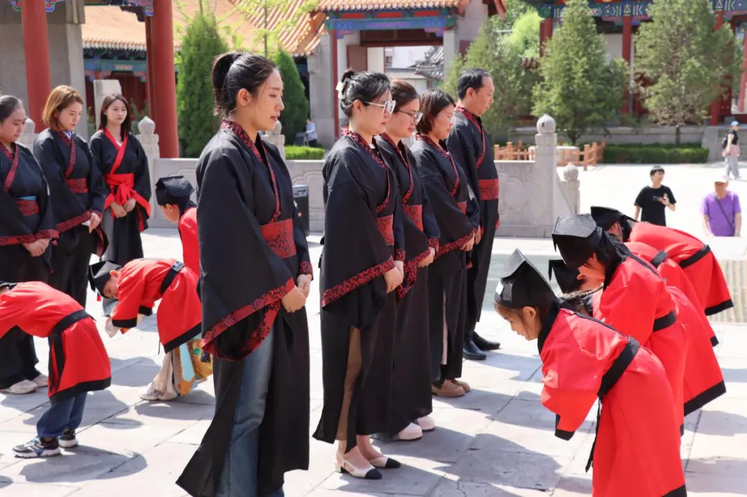 "礼润童心"开笔礼活动在济南府学文庙顺利举行