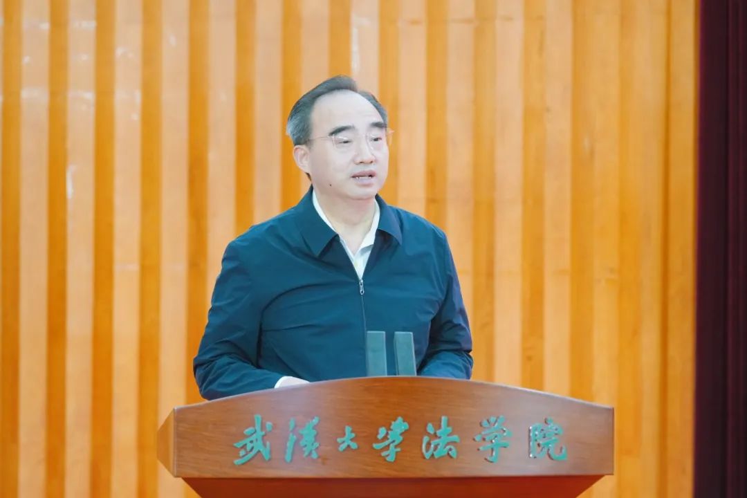 武汉大学人文社会科学研究院院长冯果教授介绍韩德培法学奖评审泅况
