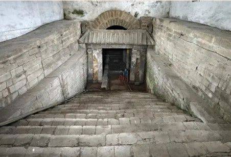 1971年清理发掘,"和陵"是一座形制独特,工程浩大的陵墓,墓葬由墓道,墓