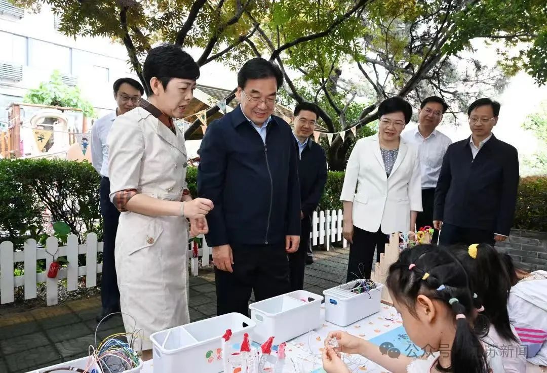 在长春高新技术产业开发区慧谷学校,景俊海实地察看了解街舞,国际跳棋