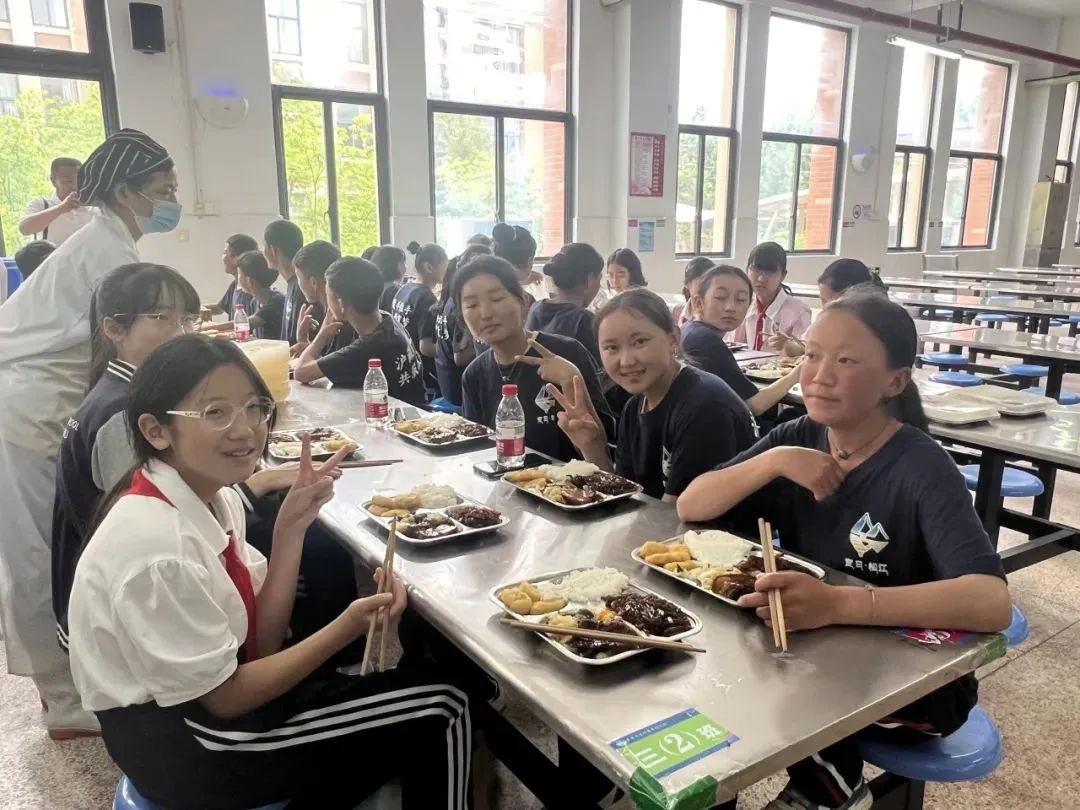沪藏两地"手拉手" 同心筑梦"心连心"——2024年东华附校青少年交流