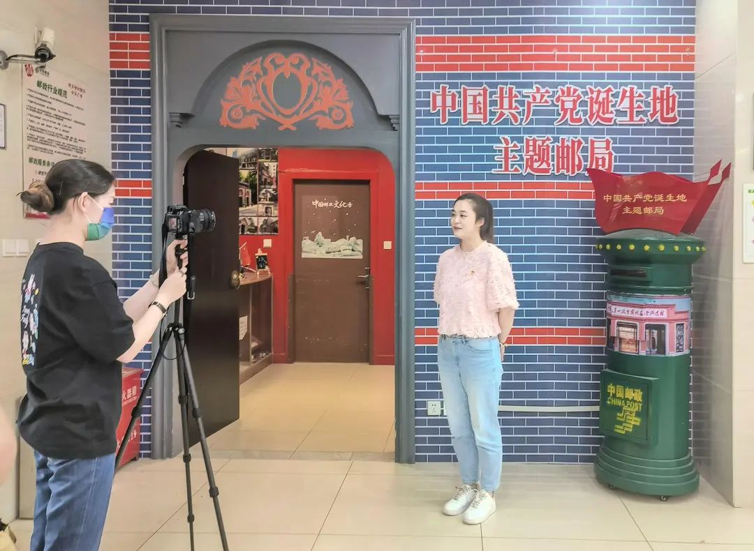 "环城寻门记"龙门邮局声纹祝福卡龙门邮政支局的团员青年指导黄浦城市