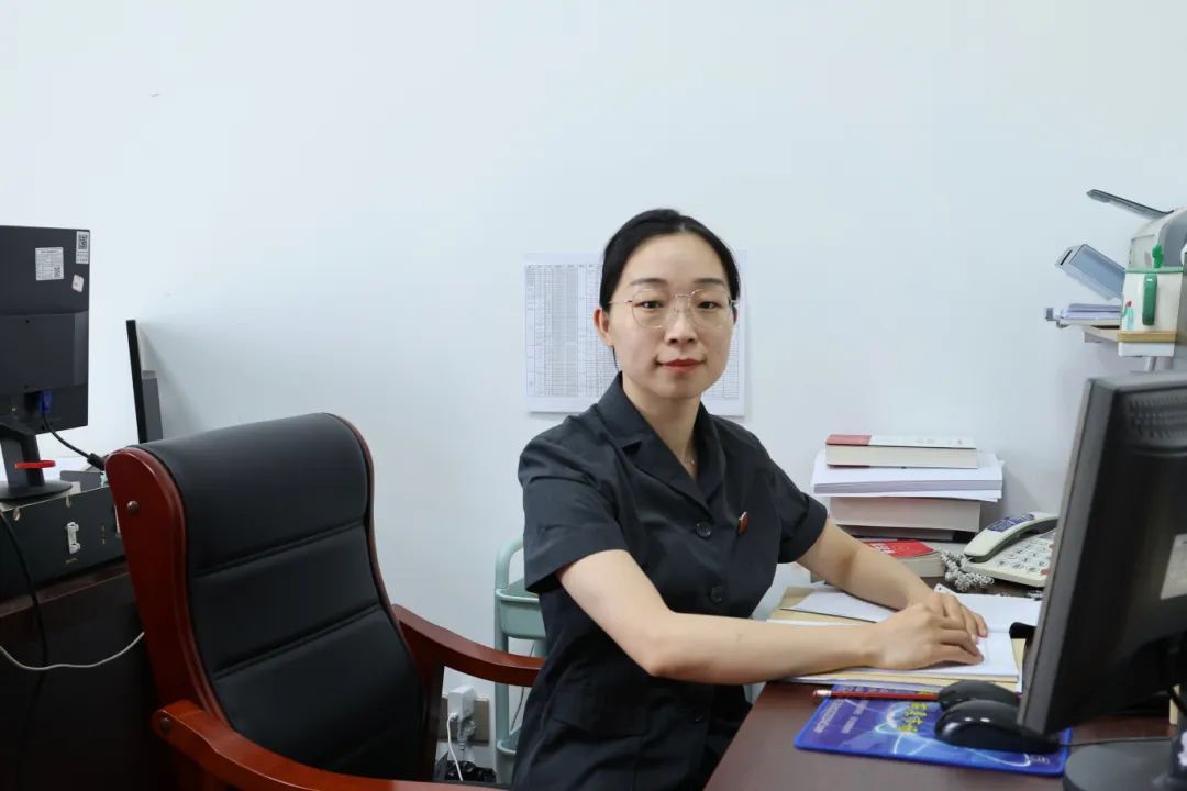 民一庭审判员 胡慧娟在实践实干中锻造真金在"墩苗计划"里壮苗出穗