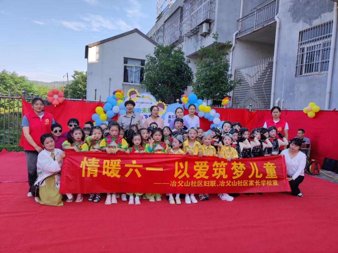 同大镇妇联庐江县人民医院妇联组织儿科医护人员前往城西小学开展以"