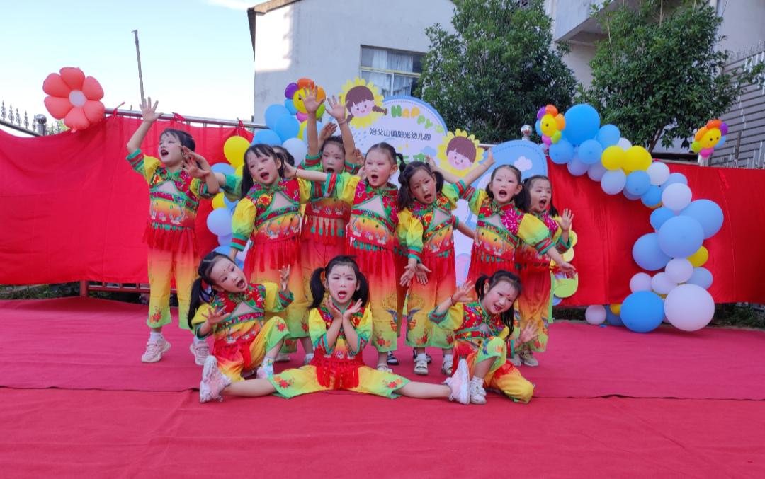 同大镇妇联庐江县人民医院妇联组织儿科医护人员前往城西小学开展以"