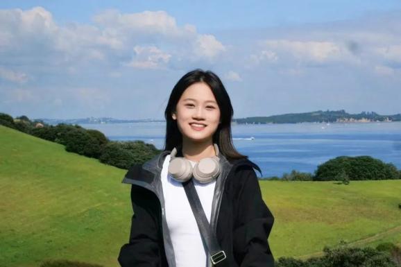 物理学院物理学(物理学 教育技术学本硕衔接试验2021级) 徐若言梅京