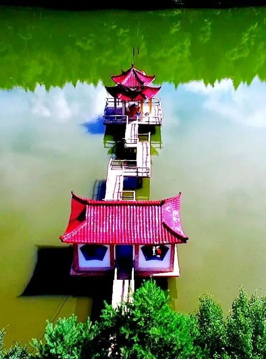 raise children湾沟百卉园位于江源区湾沟镇林业局黑松水库,域内天蓝